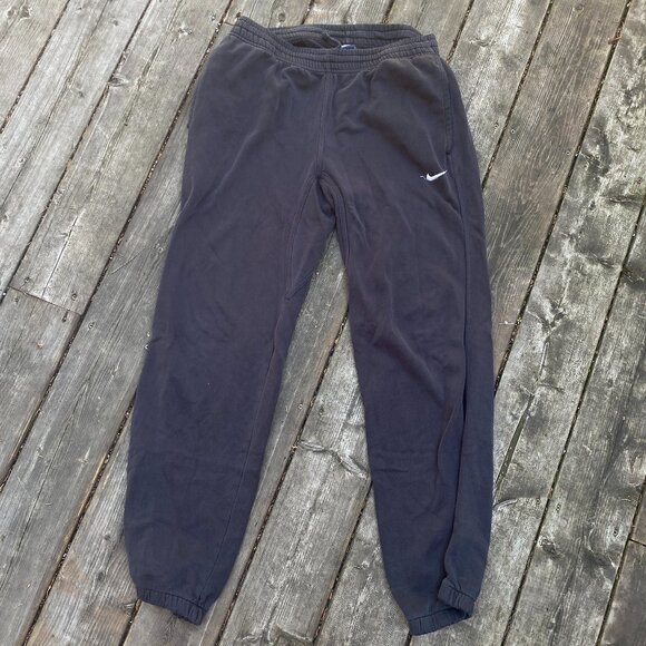 Nike Club Cuff Pants Swoosh Mens Sweatpants Joggers Medium Black - Picture 1 of 6